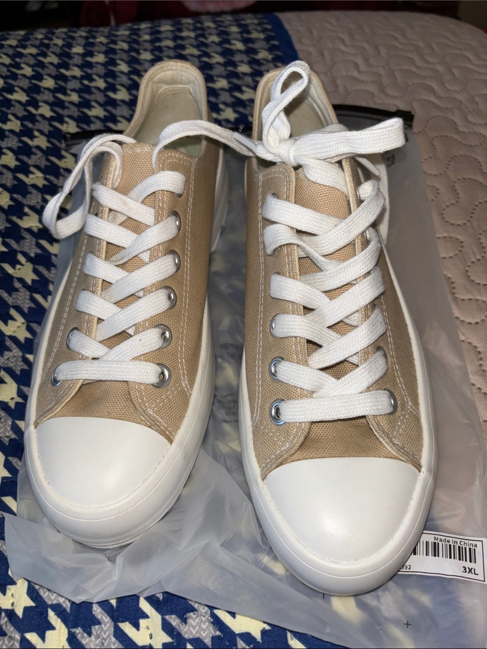 Casual Canvas Low-Top platform Sneakers in Beige